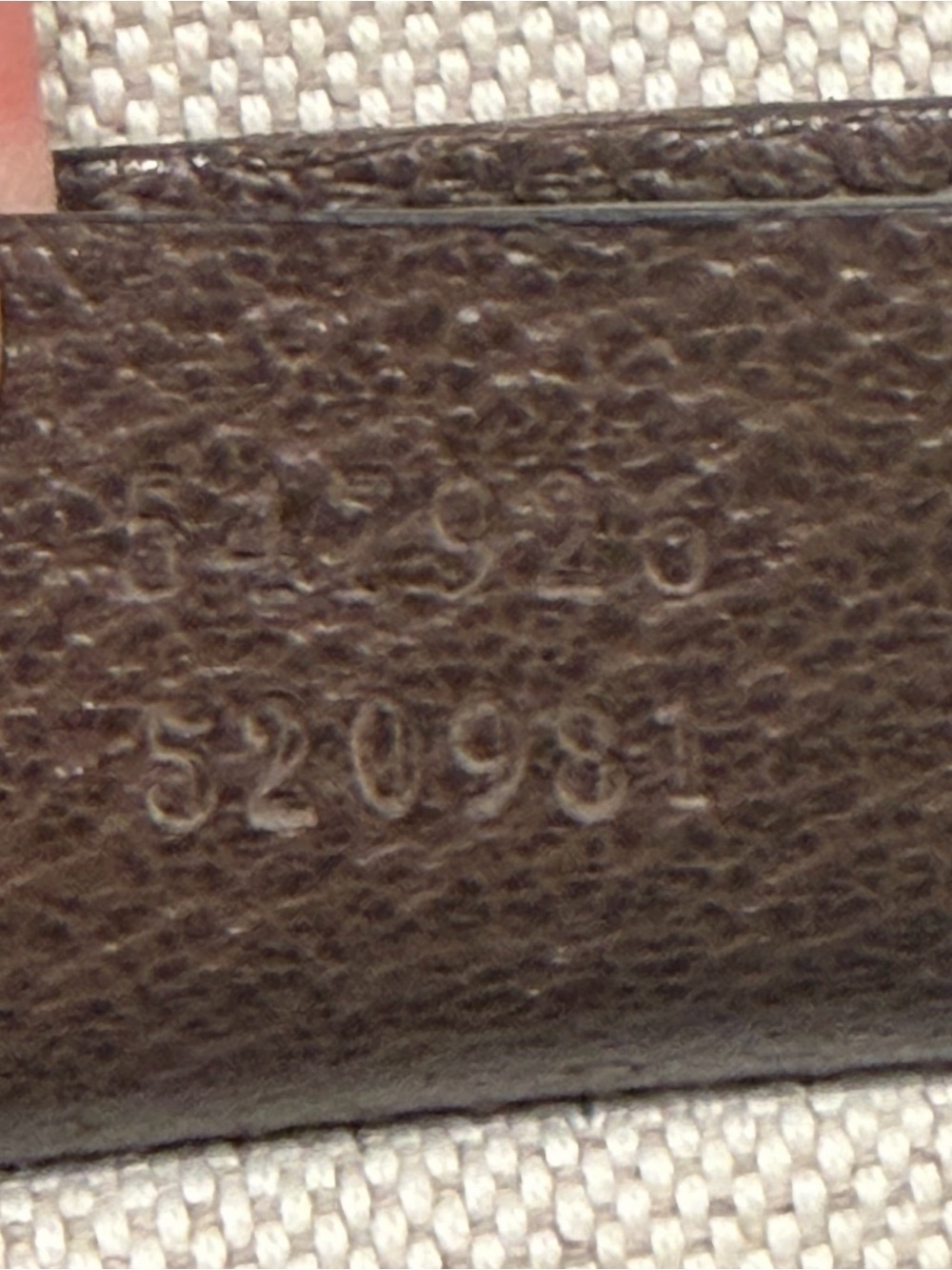 Gucci Brown Leather Interior Tag Close-Up - Picture 6 of 10
